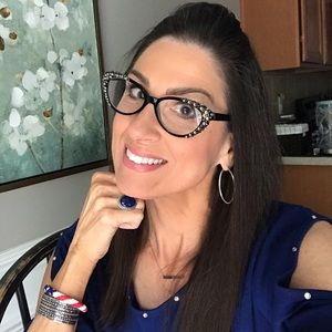 Meet your Posher, Debbie